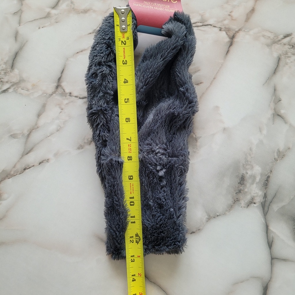 JUNCTURE Faux‎ Fur Grey Muffler Circle Infinity Scarf NWT - Picture 7 of 10
